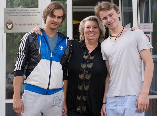 Training session of figure skaters Nikol Gosviyani and Artur Gachinsky