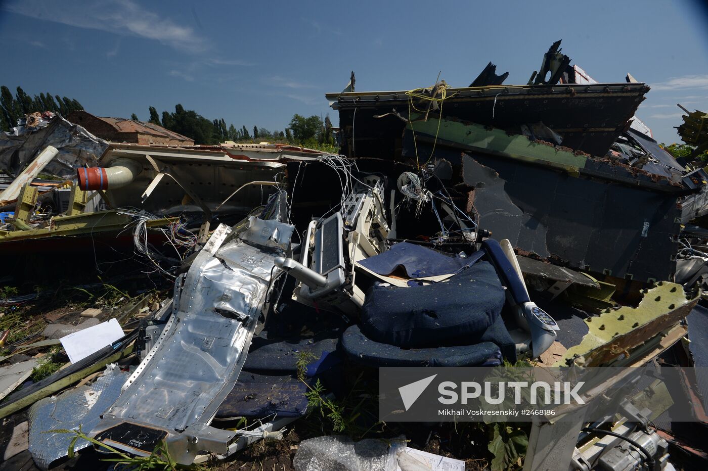 OSCE employees and experts work at Malaysia Airlines Boeing 777 crash site