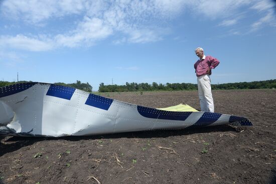 OSCE employees and experts work at Malaysia Airlines Boeing 777 crash site