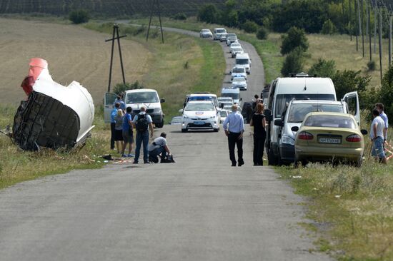 OSCE employees and experts work at Malaysia Airlines Boeing 777 crash site