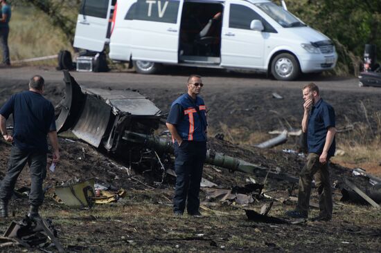 OSCE employees and experts work at Malaysia Airlines Boeing 777 crash site