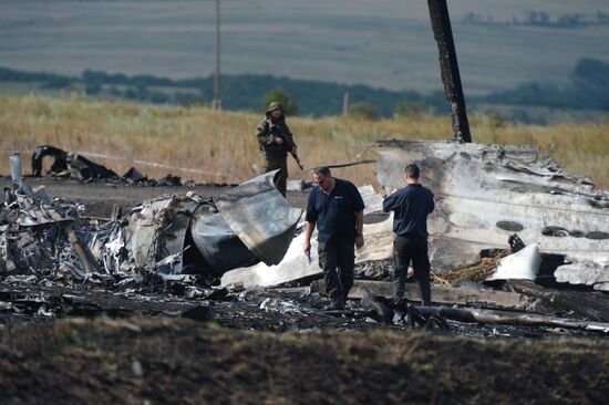 OSCE employees and experts work at Malaysia Airlines Boeing 777 crash site