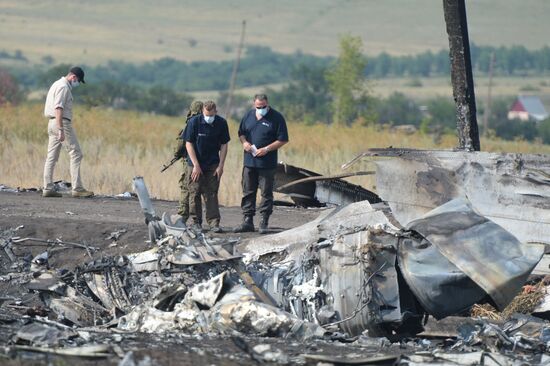 OSCE employees and experts work at Malaysia Airlines Boeing 777 crash site