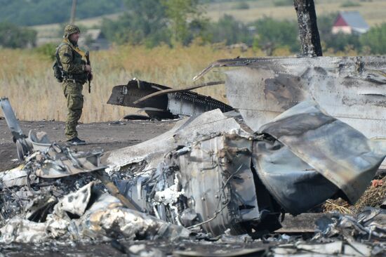 OSCE employees and experts work at Malaysia Airlines Boeing 777 crash site