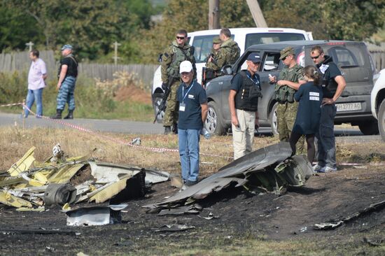 OSCE employees and experts work at Malaysia Airlines Boeing 777 crash site