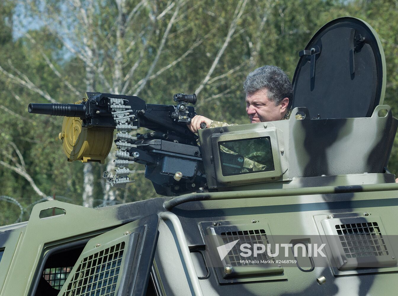 Petro Poroshenko visits First operational brigade of National Guard near Kiev