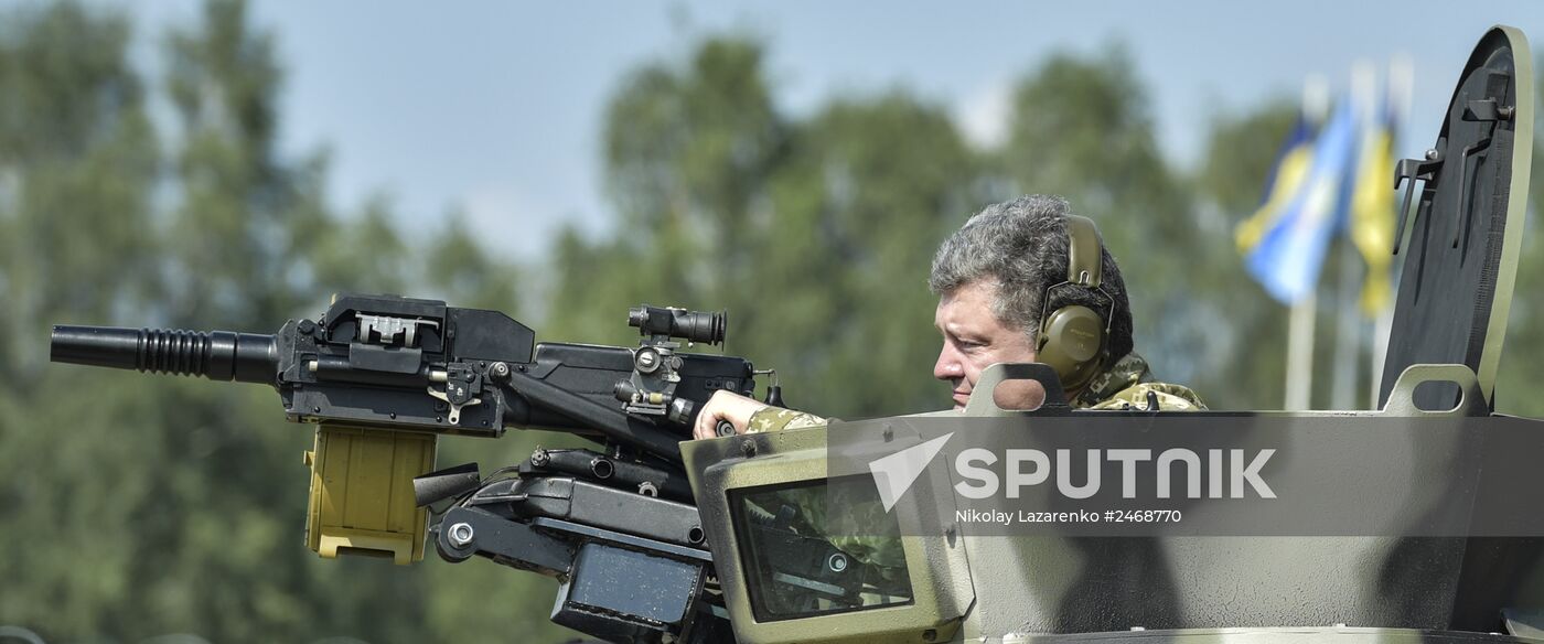 Petro Poroshenko visits First operational brigade of National Guard near Kiev