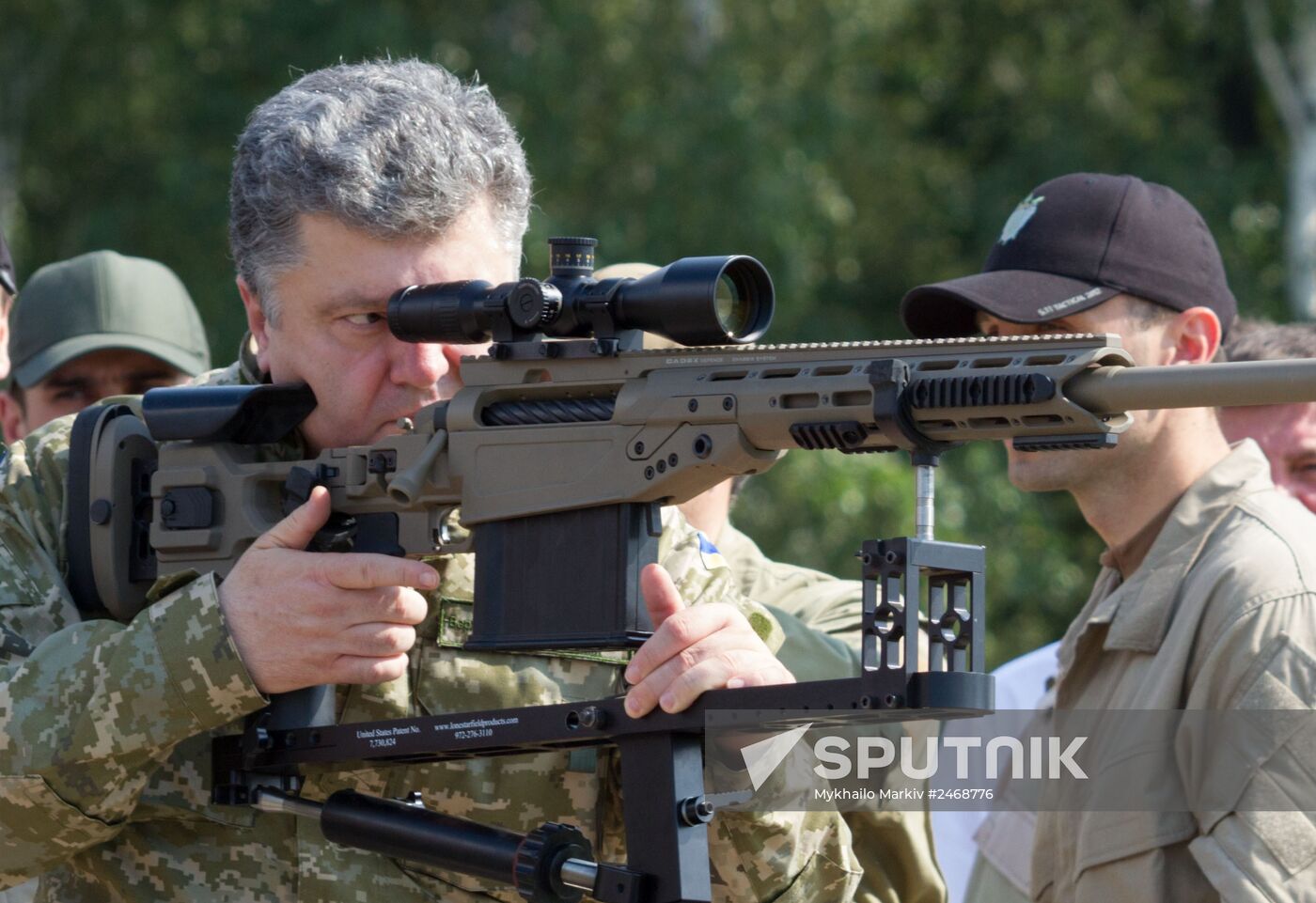 Petro Poroshenko visits First operational brigade of National Guard near Kiev
