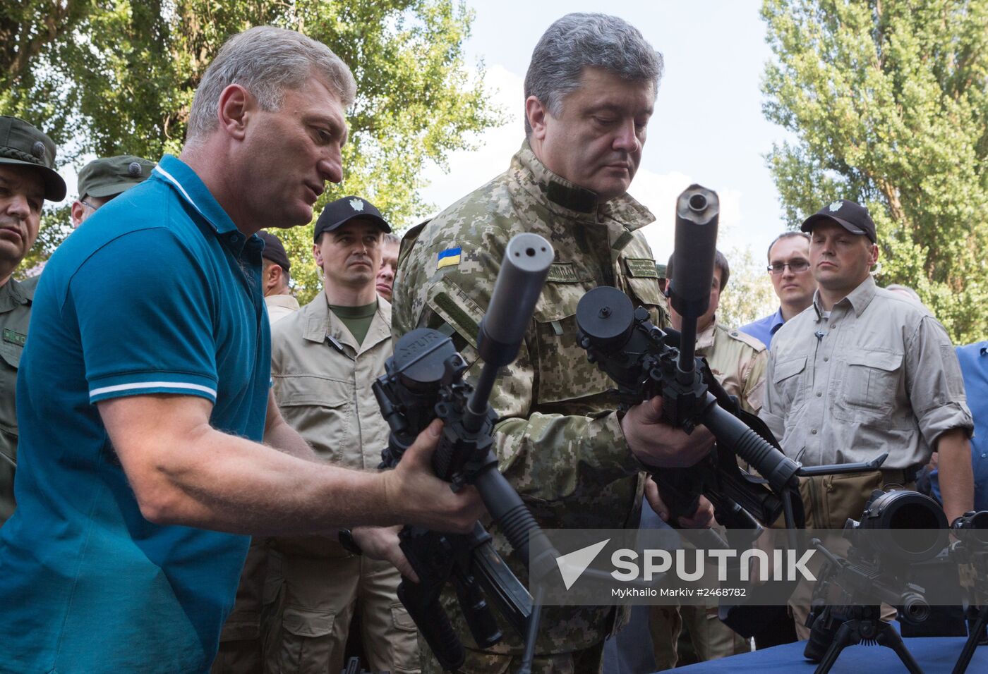 Petro Poroshenko visits First operational brigade of National Guard near Kiev