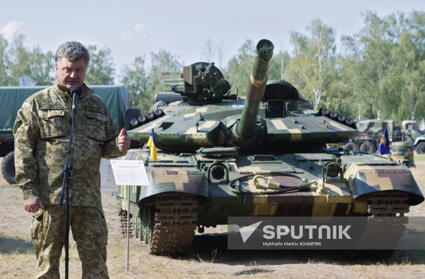 Petro Poroshenko visits First operational brigade of National Guard near Kiev