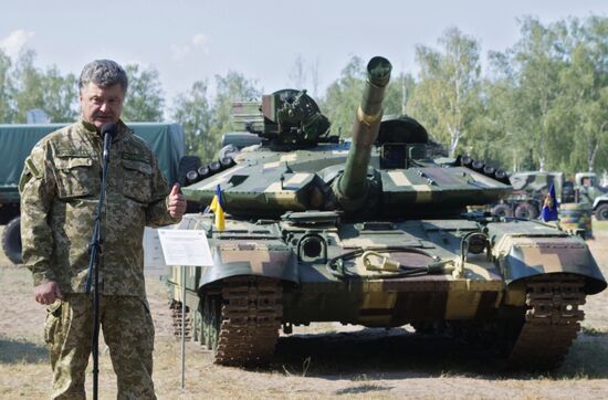 Petro Poroshenko visits First operational brigade of National Guard near Kiev