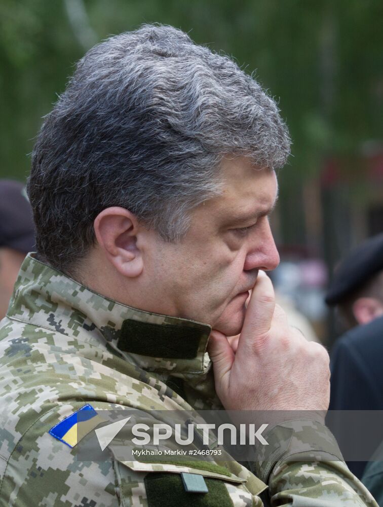 Petro Poroshenko visits First operational brigade of National Guard near Kiev
