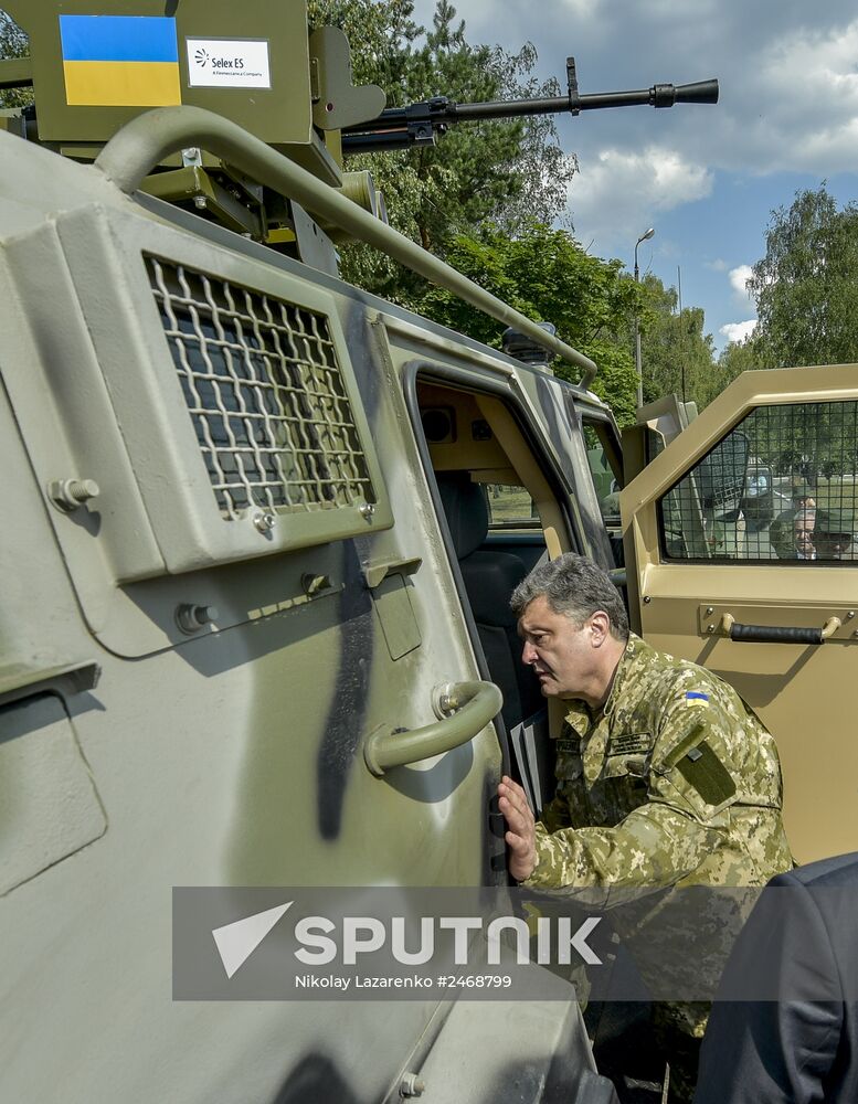 Petro Poroshenko visits First operational brigade of National Guard near Kiev