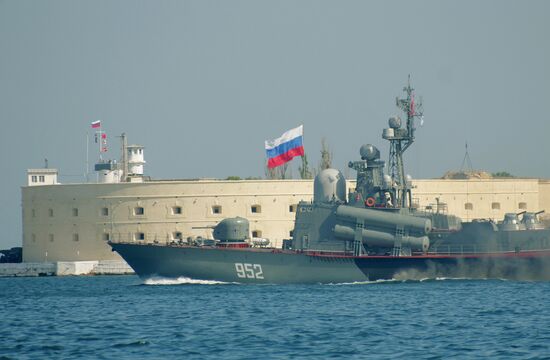 Sevastopol celebrates Russian Navy Day