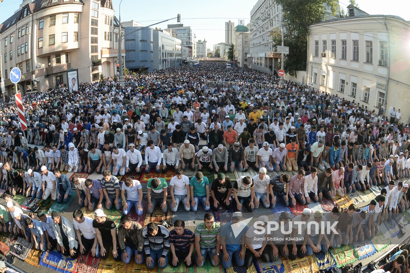 Moscow Muslims celebrate Uraza Bayram