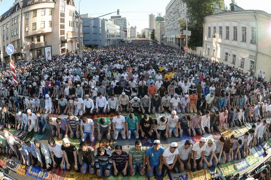 Moscow Muslims celebrate Uraza Bayram