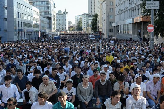 Moscow Muslims celebrate Uraza Bayram