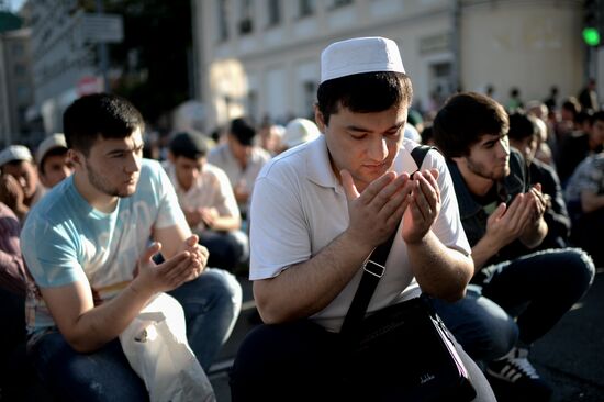 Moscow Muslims celebrate Uraza Bayram