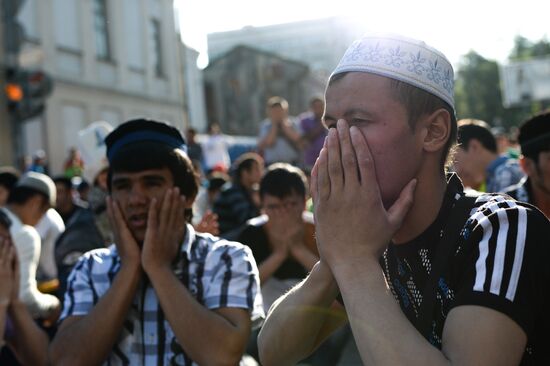 Moscow Muslims celebrate Uraza Bayram
