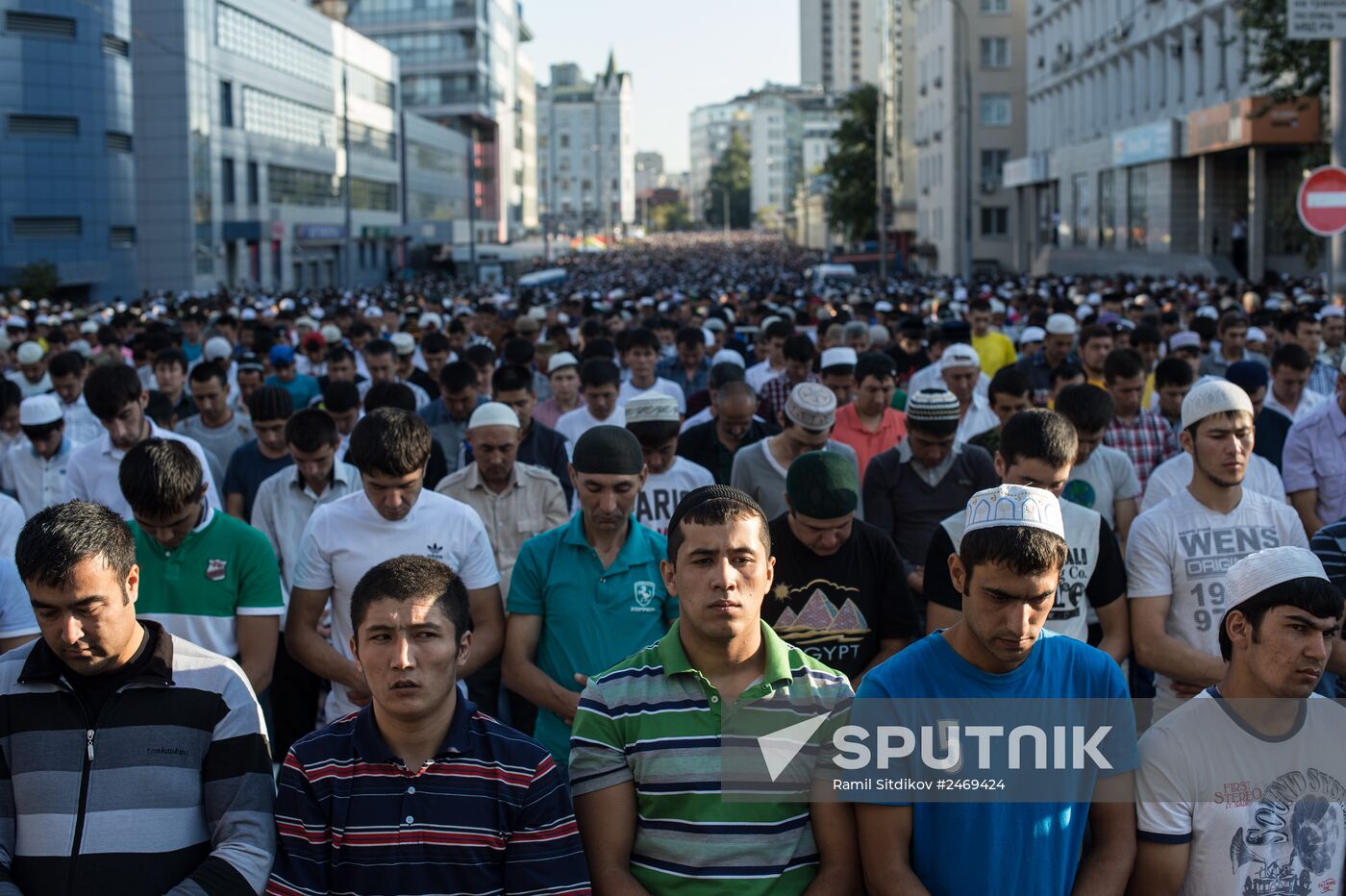 Moscow Muslims celebrate Uraza Bayram
