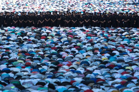 Moscow Muslims celebrate Uraza Bayram
