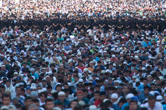 Moscow Muslims celebrate Uraza Bayram
