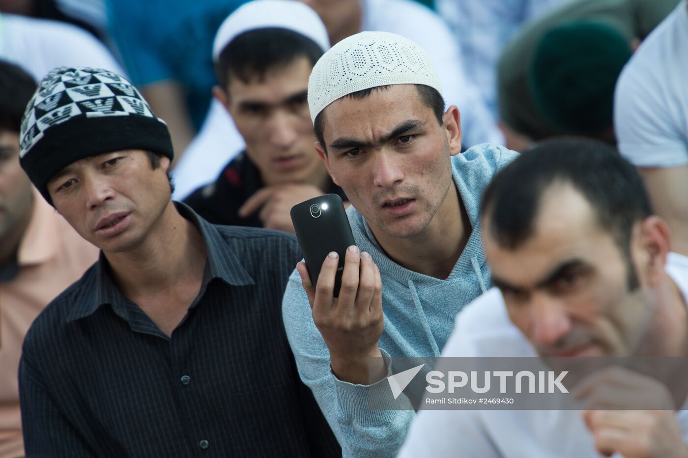Moscow Muslims celebrate Uraza Bayram