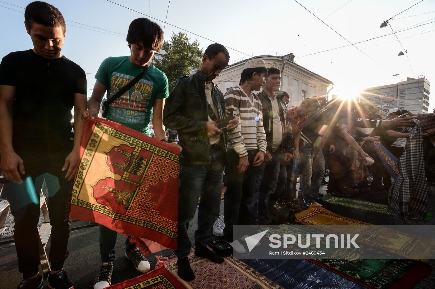 Moscow Muslims celebrate Uraza Bayram