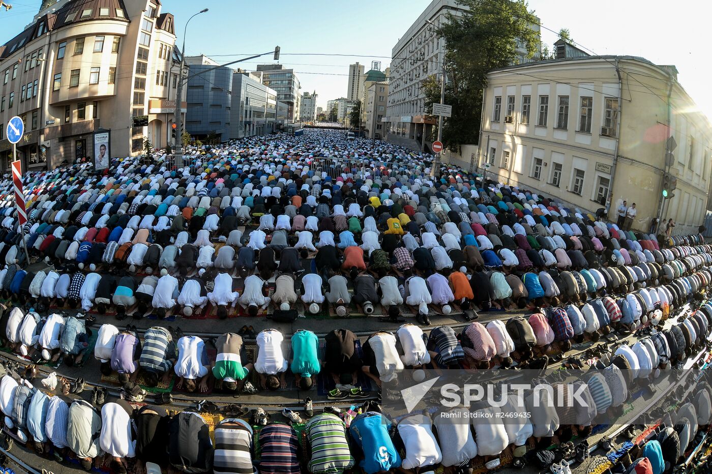 Moscow Muslims celebrate Uraza Bayram