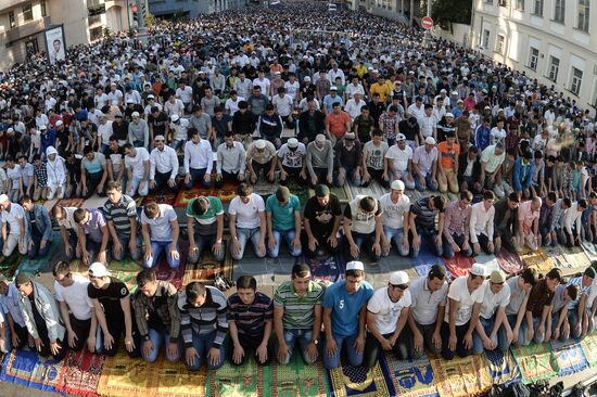 Moscow Muslims celebrate Uraza Bayram