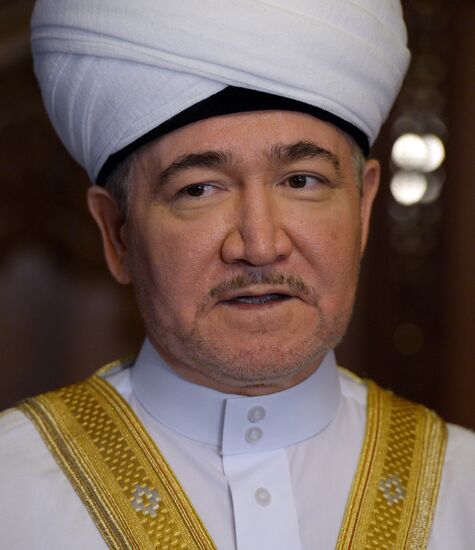 Moscow Muslims celebrate Uraza Bayram