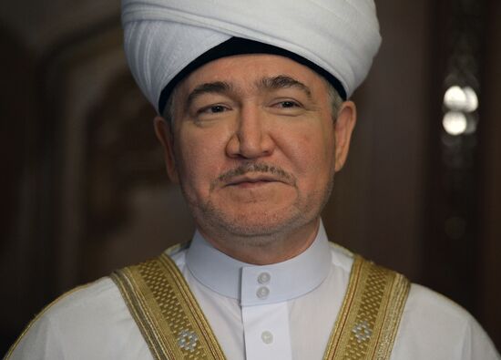 Moscow Muslims celebrate Uraza Bayram