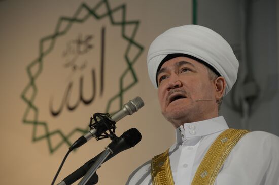 Moscow Muslims celebrate Uraza Bayram