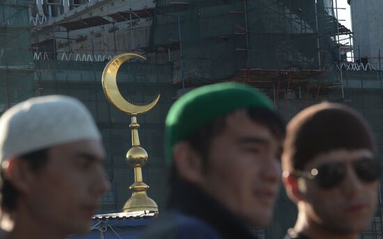 Moscow Muslims celebrate Uraza Bayram
