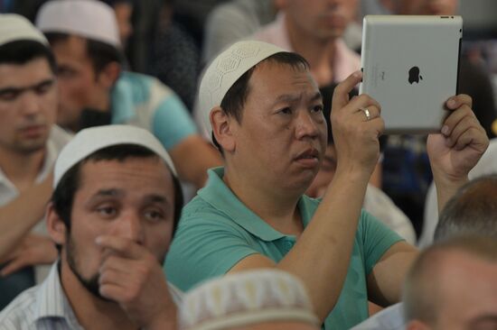 Moscow Muslims celebrate Uraza Bayram