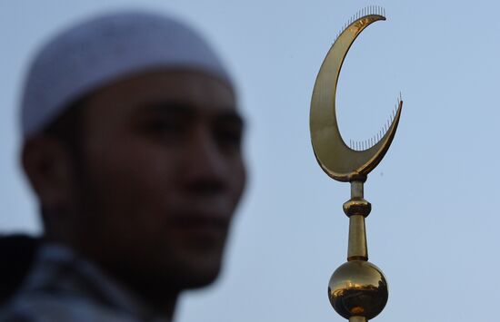 Moscow Muslims celebrate Uraza Bayram