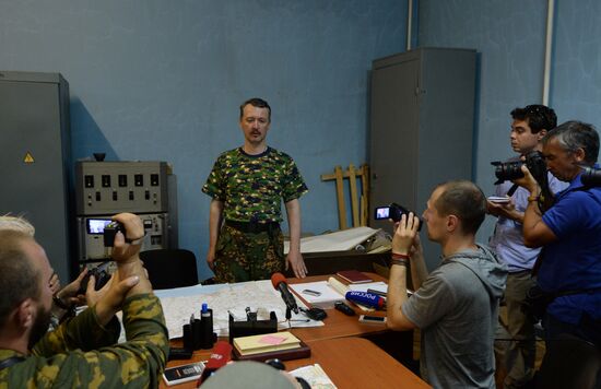 Briefing of DPR military commander Igor Strelkov