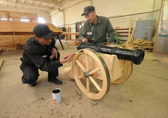 Decorative forging in Chelyabinsk corrective labour colony