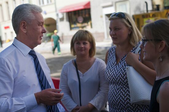 Sergei Sobyanin inspects improvement work on Maroseika and Pokrovka streets