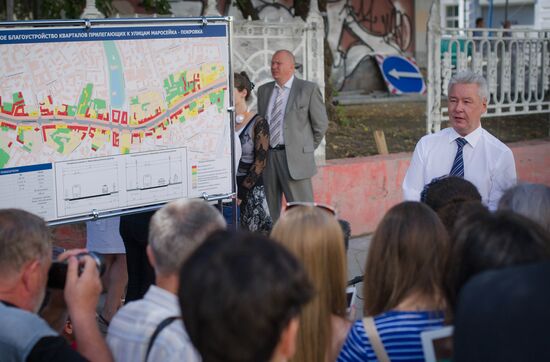 Sergei Sobyanin inspects improvement work on Maroseika and Pokrovka streets