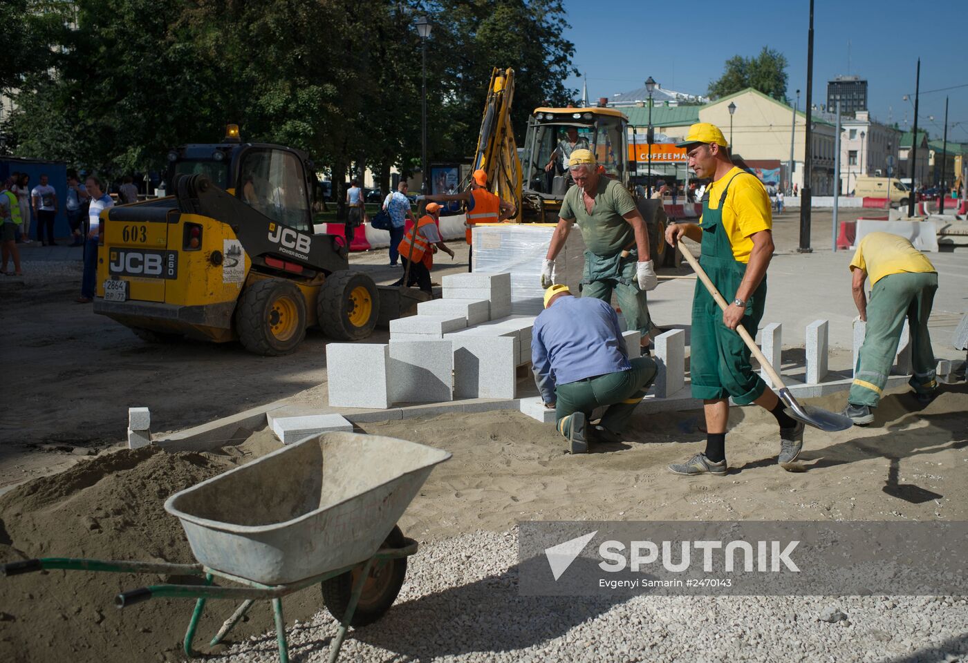 Sergei Sobyanin inspects improvement work on Maroseika and Pokrovka streets