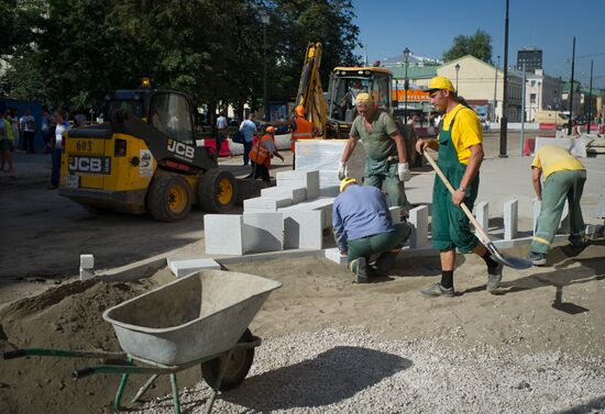 Sergei Sobyanin inspects improvement work on Maroseika and Pokrovka streets
