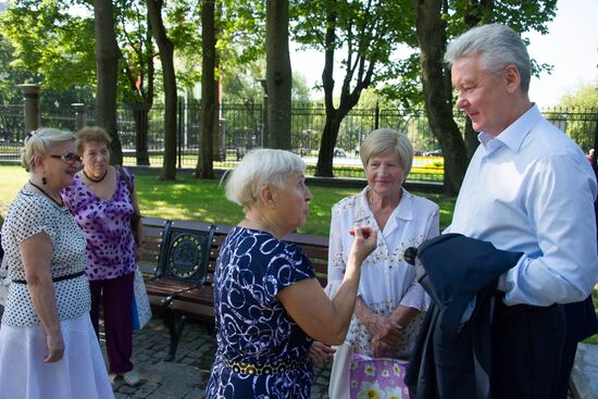 Sergei Sobyanin inspects improvement work at Ostankino park complex
