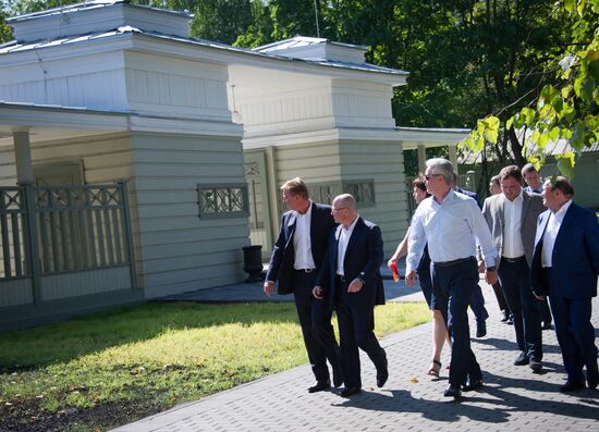 Sergei Sobyanin inspects improvement work at Ostankino park complex