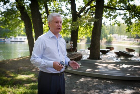 Sergei Sobyanin inspects improvement work at Ostankino park complex