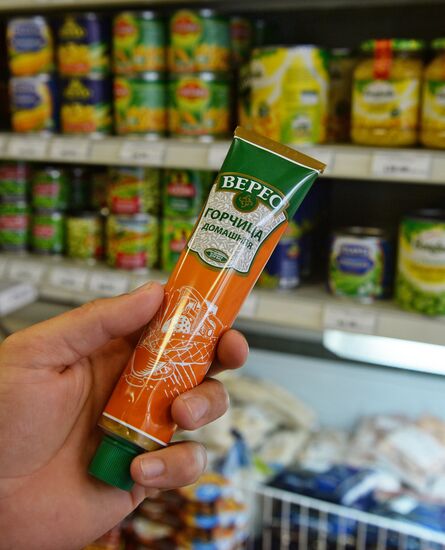 Russia bans Ukrainian food imports