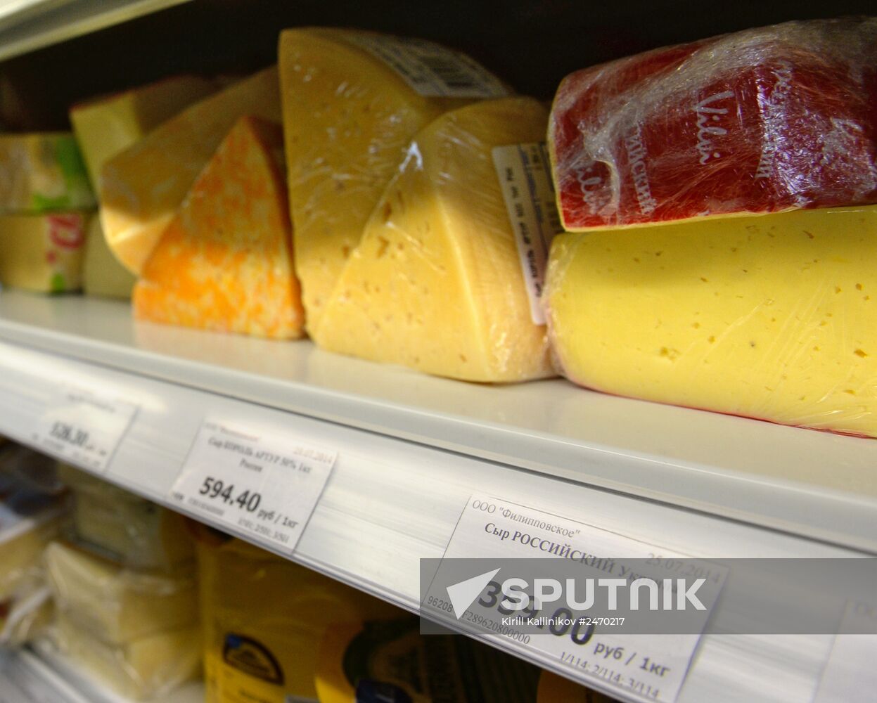 Russia bans Ukrainian food imports