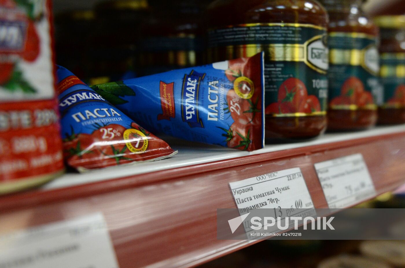 Russia bans Ukrainian food imports