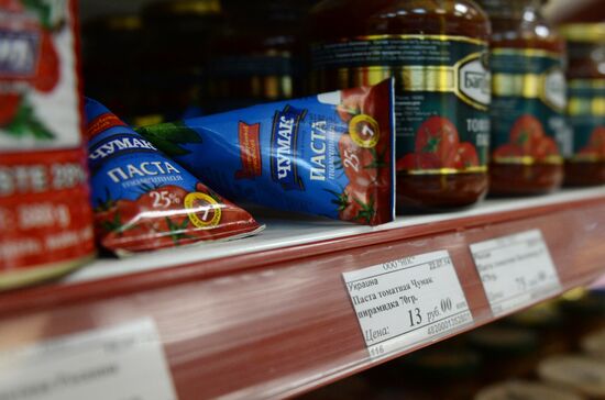 Russia bans Ukrainian food imports
