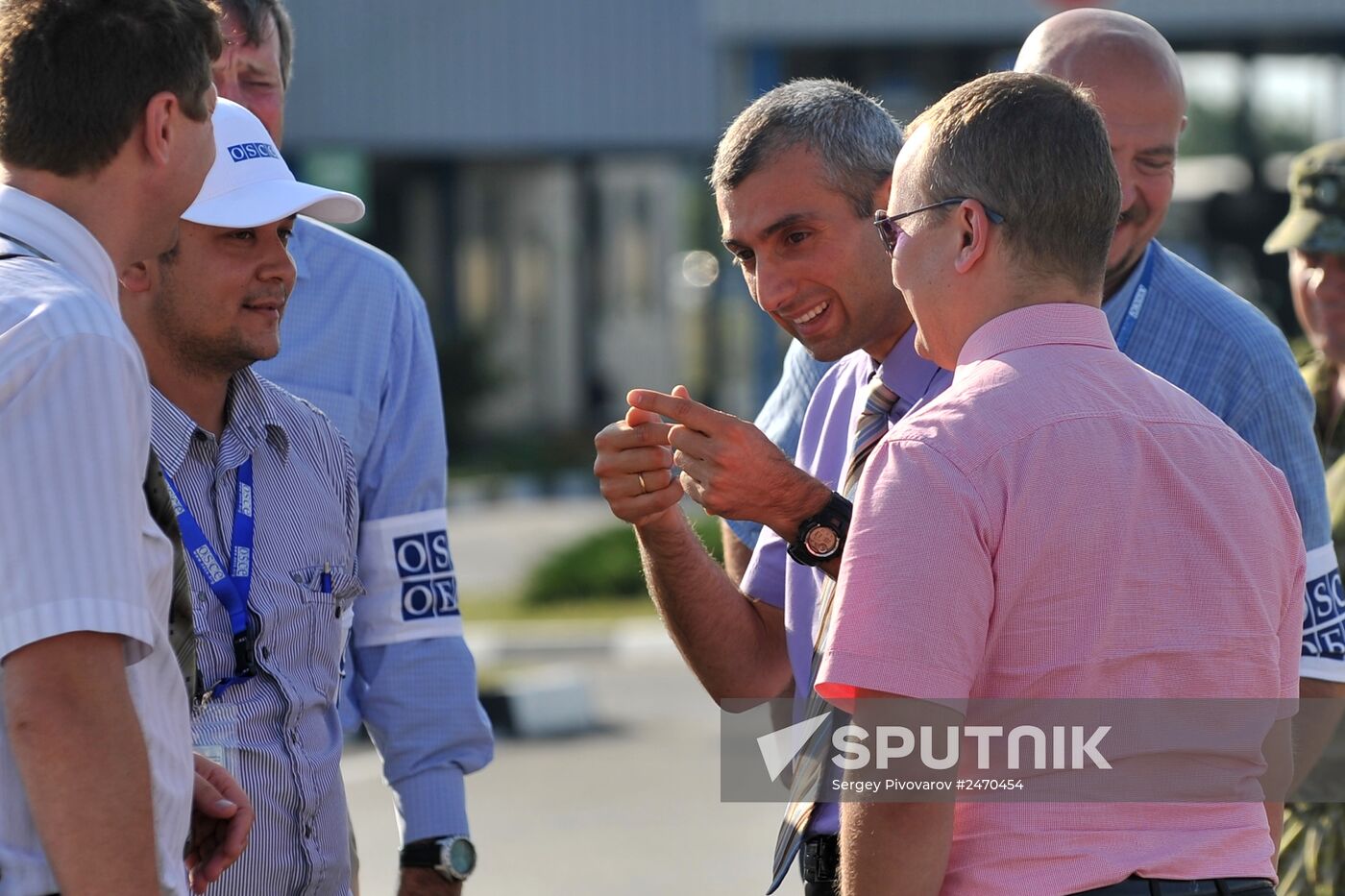 OSCE observers start work at Russian-Ukrainian border
